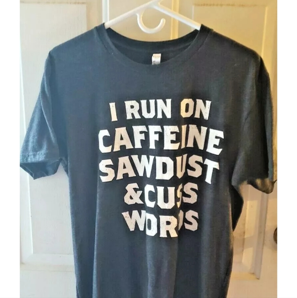 Mens Graphics Grey T-Shirt Sz M -I Run On Caffeine, Sawdust, & Cuss Words.- NWOT